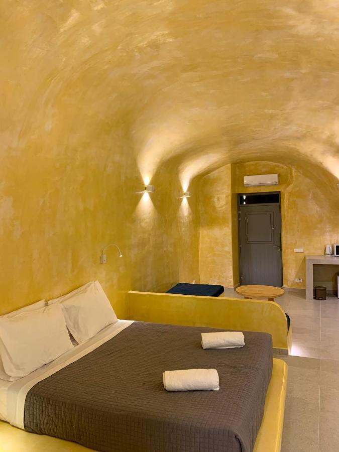 M Residence Santorini Conelia Cave ฟิรา ภายนอก รูปภาพ
